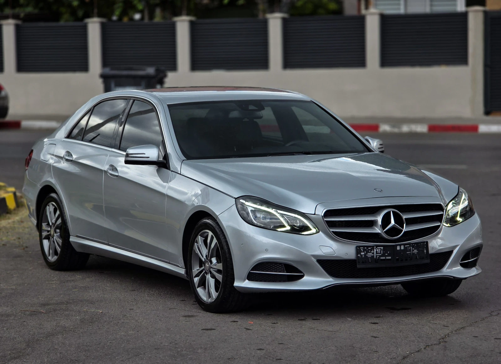 Mercedes-Benz E 220 9G-Tronic Facelift , снимка 7 - Автомобили и джипове - 56202966