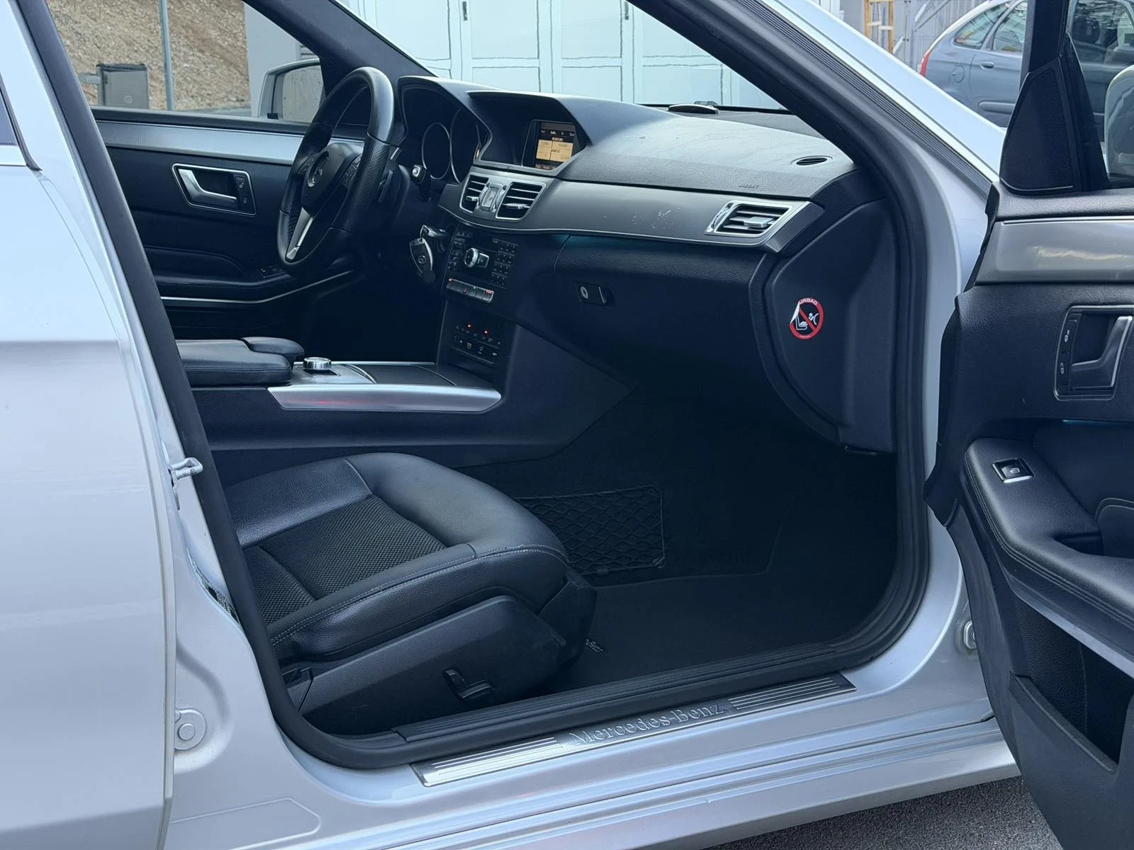 Mercedes-Benz E 220 9G-Tronic Facelift , снимка 13 - Автомобили и джипове - 56202966