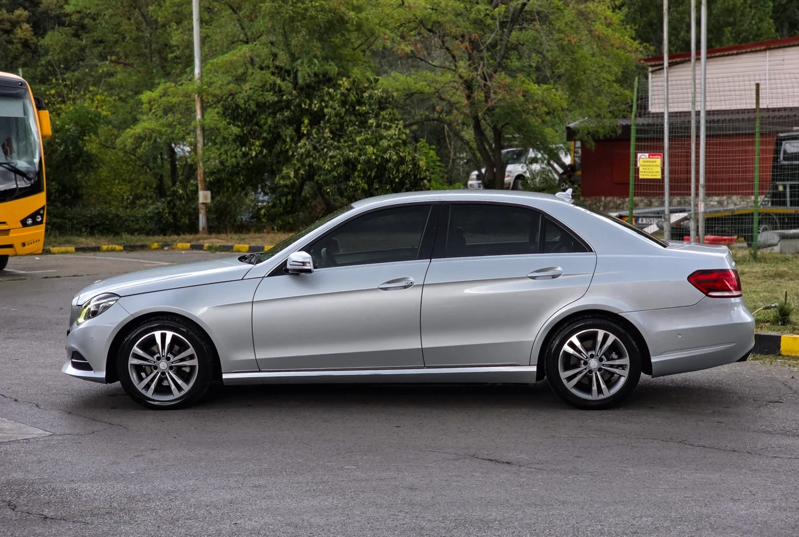 Mercedes-Benz E 220 9G-Tronic Facelift , снимка 3 - Автомобили и джипове - 56202966