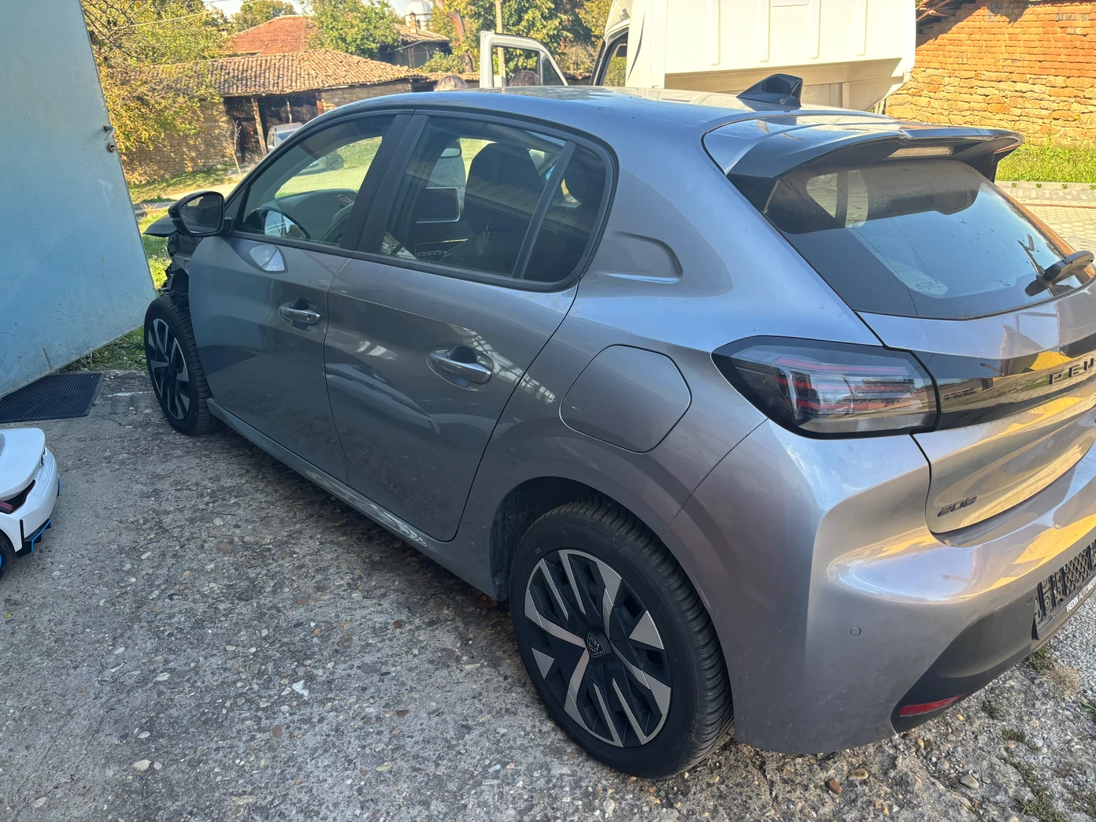 Peugeot 208, снимка 6 - Автомобили и джипове - 56422164