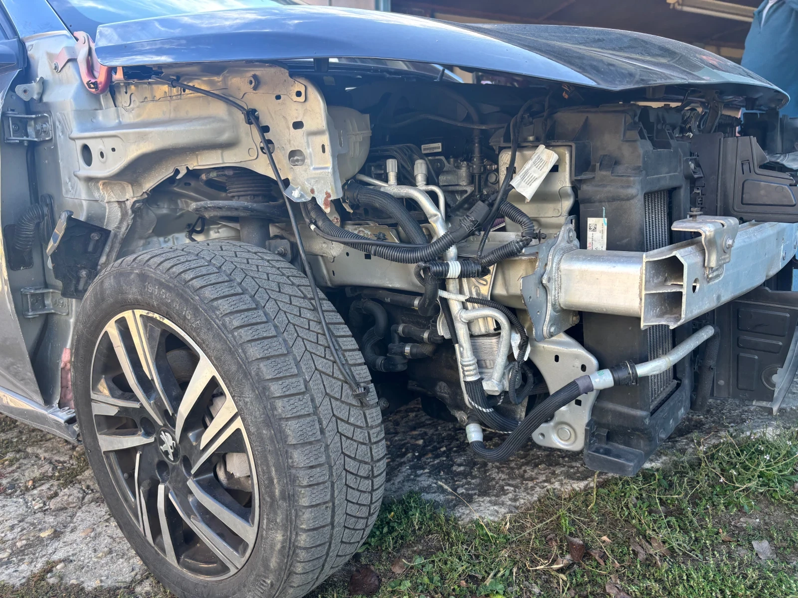 Peugeot 208, снимка 3 - Автомобили и джипове - 56422164