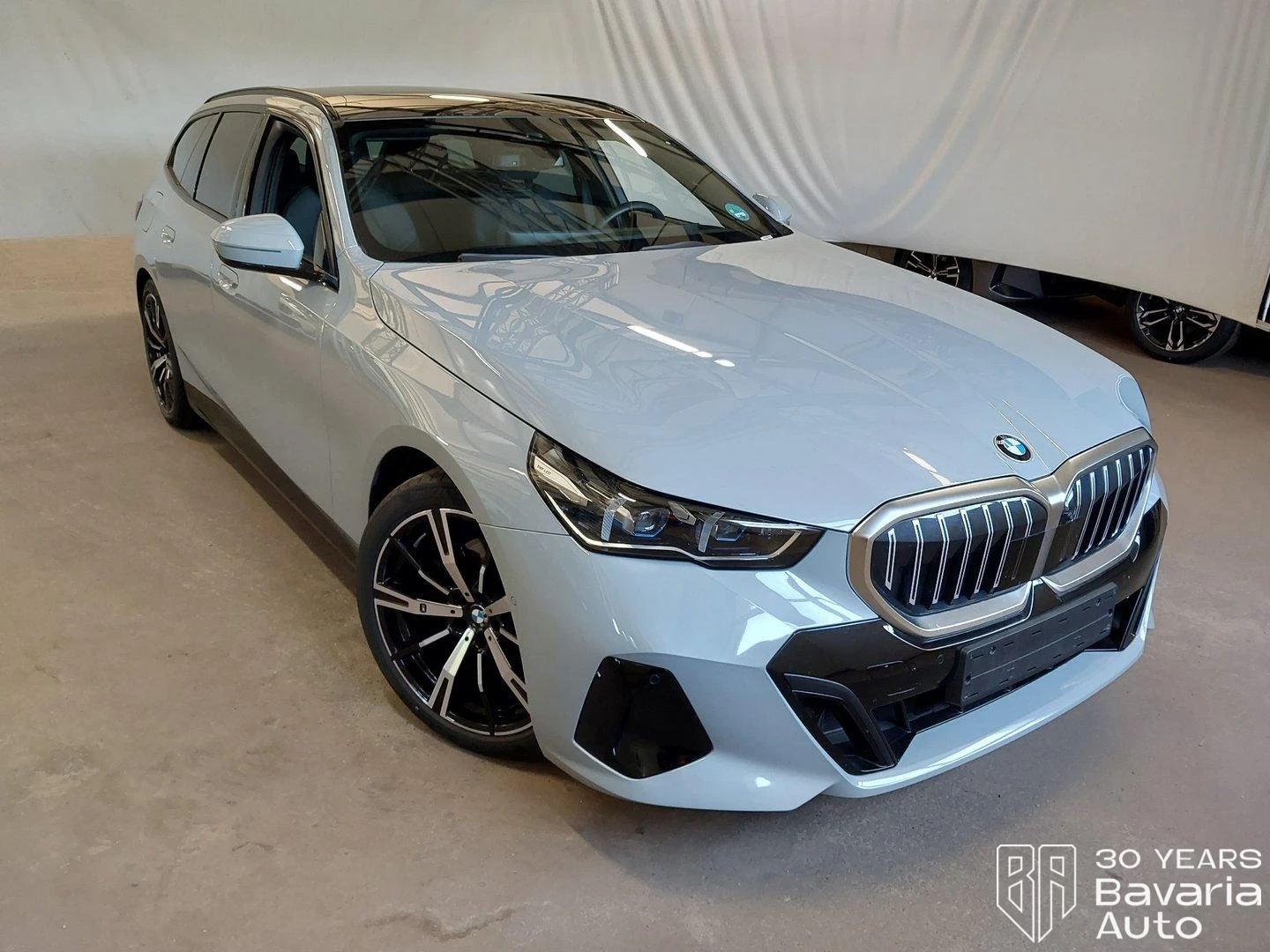 BMW 520 d xDrive Touring Steptronic, снимка 4 - Автомобили и джипове - 56395618