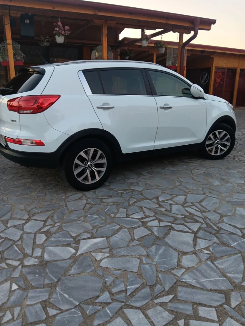 Kia Sportage, снимка 4 - Автомобили и джипове - 47293439