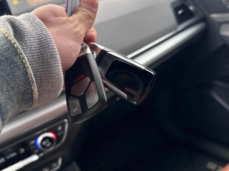 Audi Q5 * Komfort * CARFAX * БЕЗ ПЪРВОНАЧАЛНА ВНОСКА, снимка 10 - Автомобили и джипове - 53076454