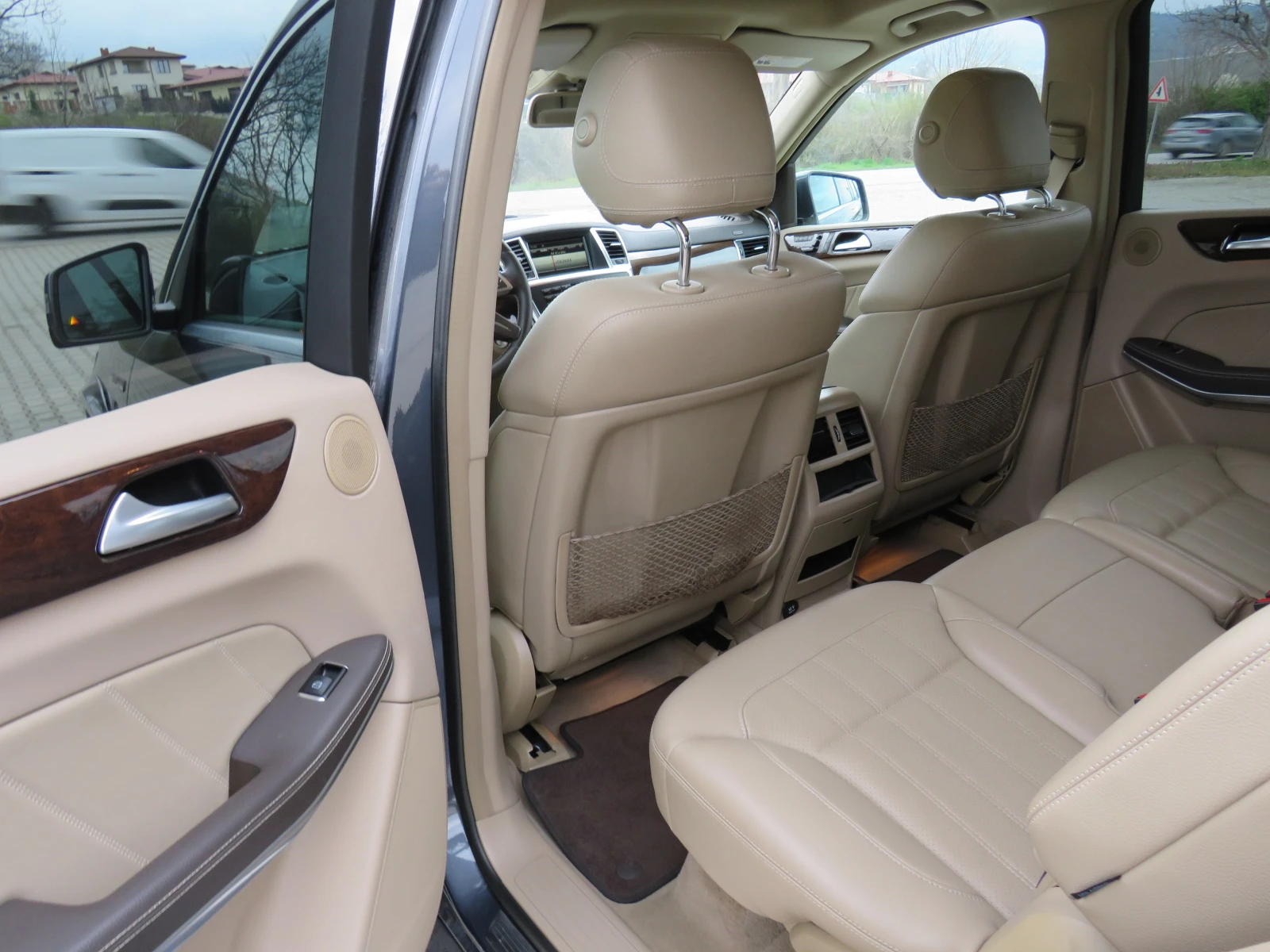 Mercedes-Benz GL 550 * V8 BI-TURBO AMG PACK 7-МЕСТЕН* , снимка 10 - Автомобили и джипове - 54134504