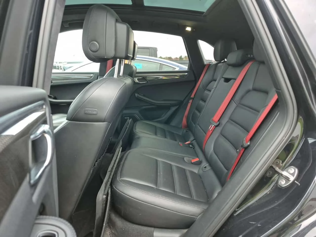 Porsche Macan TURBO/CARFAX/Панорама/Подгрев/Обдух/, снимка 11 - Автомобили и джипове - 54403165