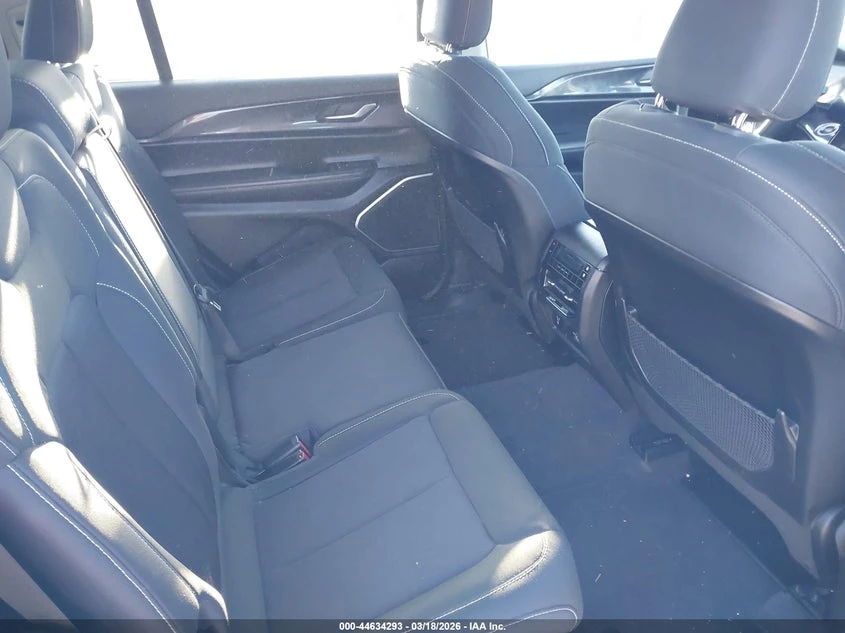 Jeep Grand cherokee 3.6l L Laredo 4X4, снимка 8 - Автомобили и джипове - 54528550