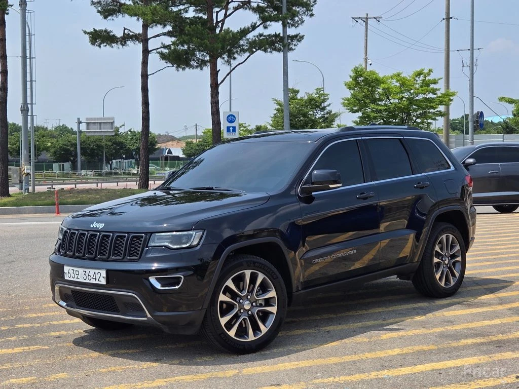 Jeep Grand cherokee 3.6* V6* 8ZF* ПОДГРЕВ* ОБДУХВАНЕ* КАМЕРА* ПАНОРАМА, снимка 3 - Автомобили и джипове - 55132555