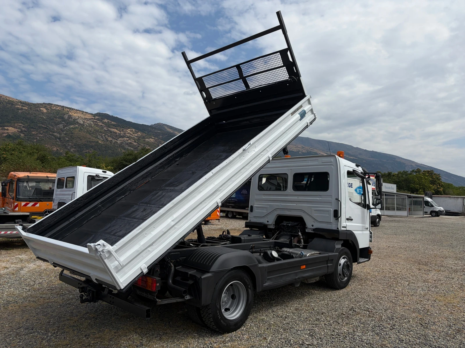 Mercedes-Benz Atego 818* Тристранен самосвал* 4м* Топ състояние, снимка 4 - Камиони - 55877097