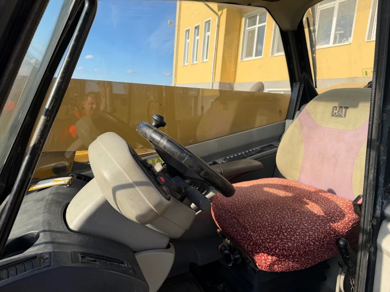 Телескопичен товарач Caterpillar TH 330 B С КОФА И ВИЛИЦИ ЛИЗИНГ, снимка 9 - Селскостопанска техника - 53258611