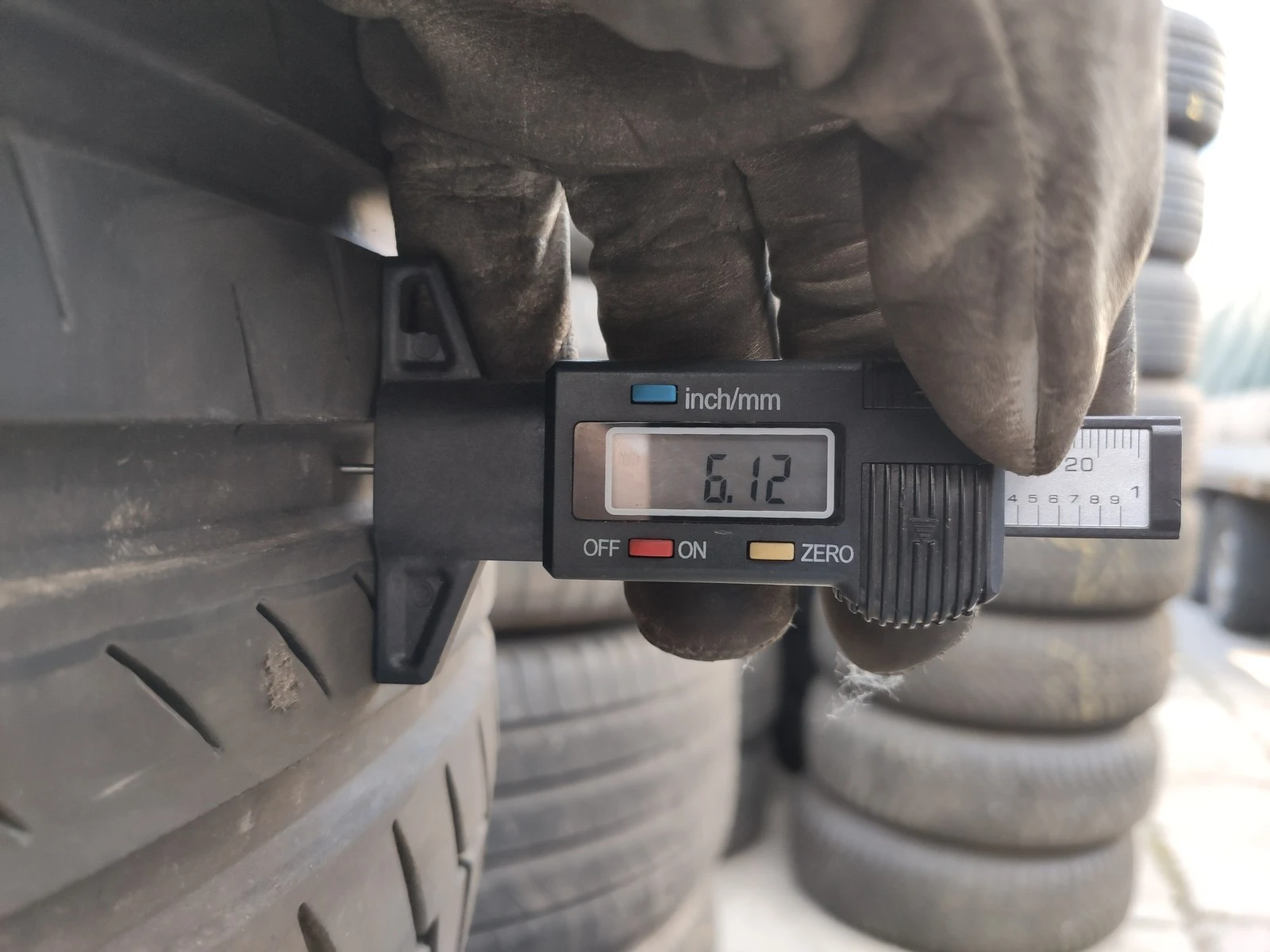 Гуми Летни 235/45R20, снимка 6 - Гуми и джанти - 56664433