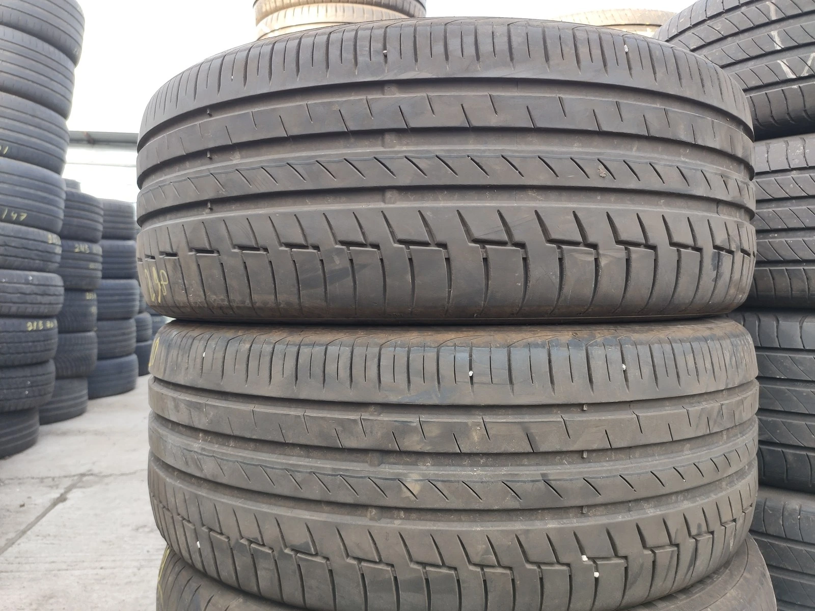 Гуми Летни 235/45R20, снимка 3 - Гуми и джанти - 56664433