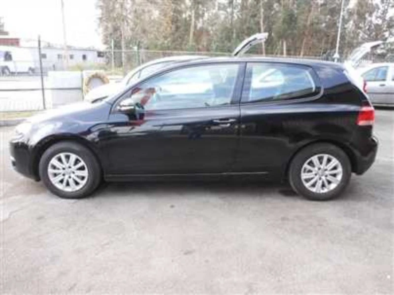 VW Golf 1.6 tdi , снимка 4 - Автомобили и джипове - 42652541