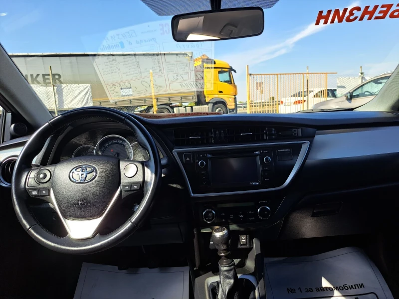 Toyota Auris 1.6i , снимка 12 - Автомобили и джипове - 47339051