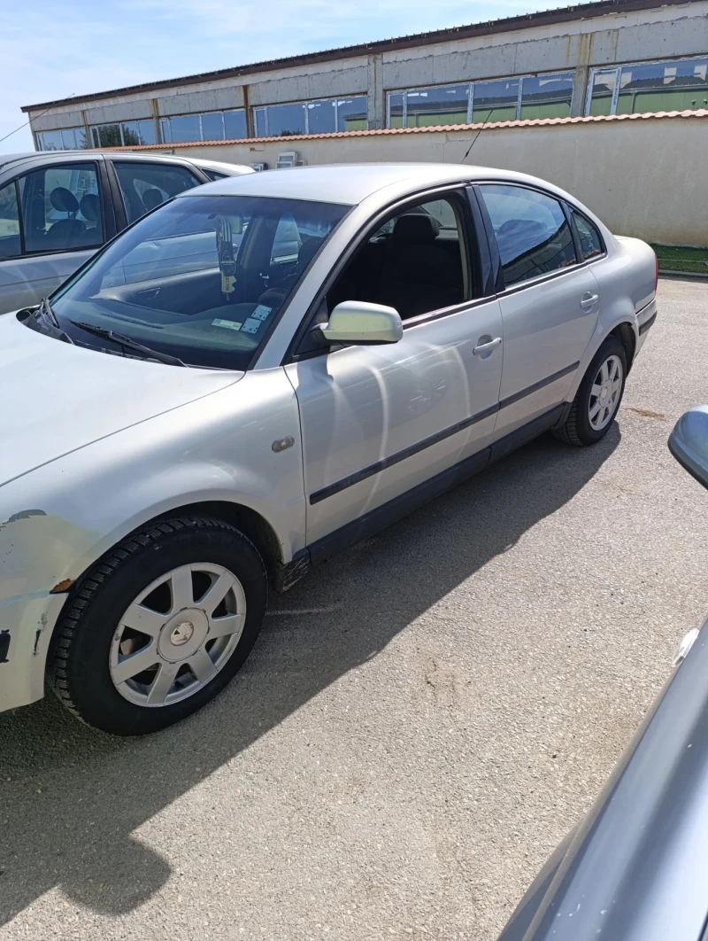 VW Passat, снимка 7 - Автомобили и джипове - 47510828