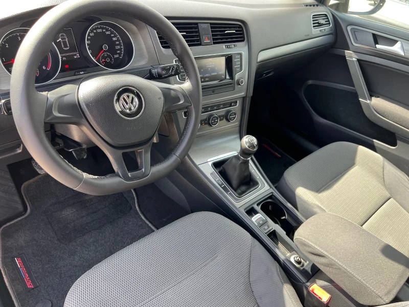 VW Golf 1.6 TDI, снимка 10 - Автомобили и джипове - 49448109