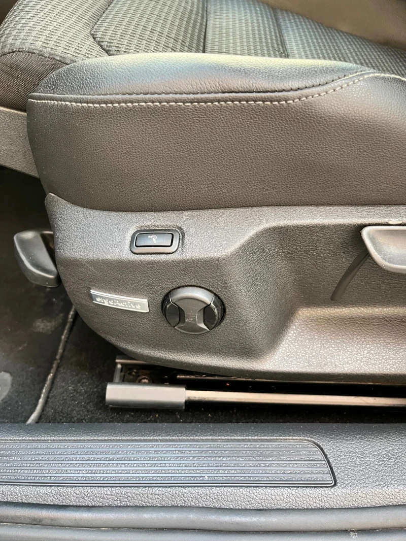 VW Golf 1.6 Navi DSG7 FuLL, снимка 11 - Автомобили и джипове - 51106697