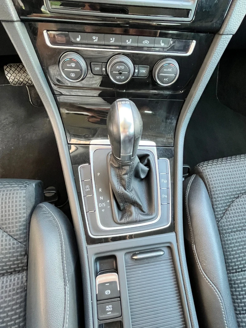 VW Golf 1.6 Navi DSG7 FuLL, снимка 10 - Автомобили и джипове - 51106697