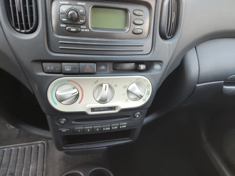 Toyota Yaris verso 1, 3i 86ps FACELIFT ITALY, снимка 9 - Автомобили и джипове - 52116321