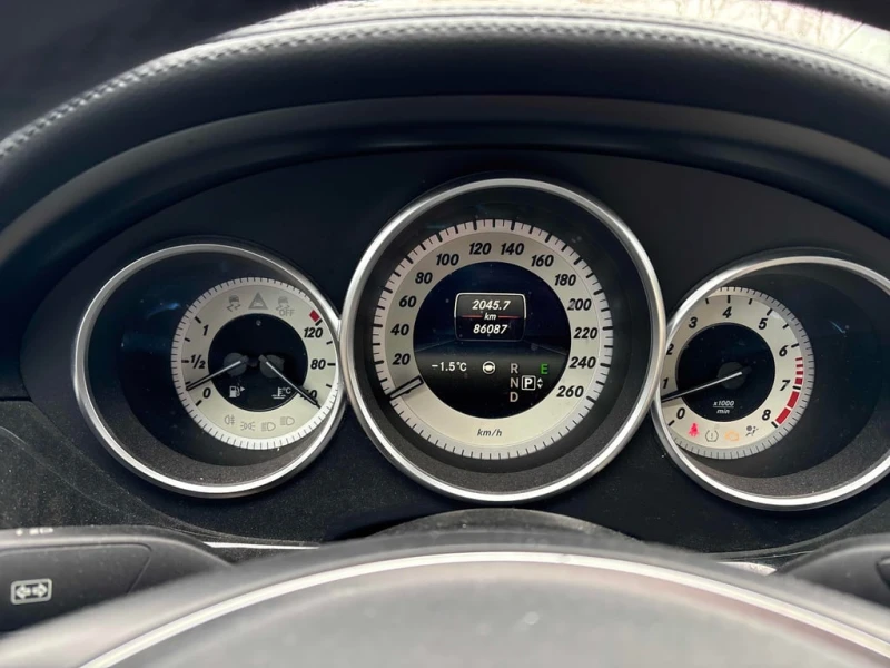 Mercedes-Benz CLS 550 * CARFAX * ЦЕНА ДО БГ, снимка 8 - Автомобили и джипове - 53132665