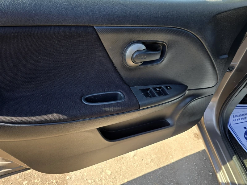 Nissan Note 1.4i ПЕРФЕКТЕН, снимка 7 - Автомобили и джипове - 53152441