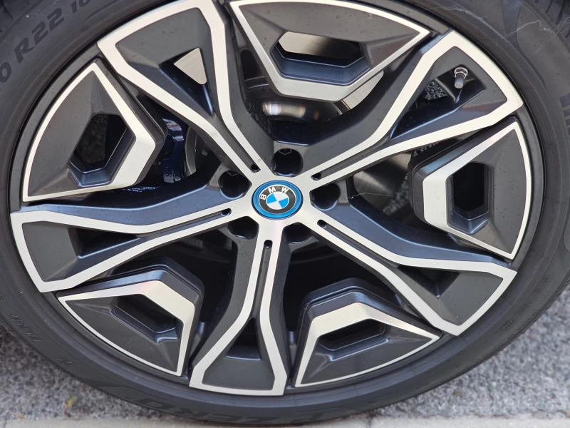 BMW iX 40 СПОРТ ПАКЕТ ЗИМНИ И ЛЕТНИ КОЛЕЛА, снимка 13 - Автомобили и джипове - 53483096