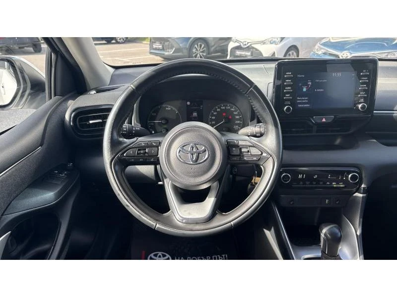 Toyota Yaris 1.5 HSD CVT FWD CHIC, снимка 9 - Автомобили и джипове - 53451220