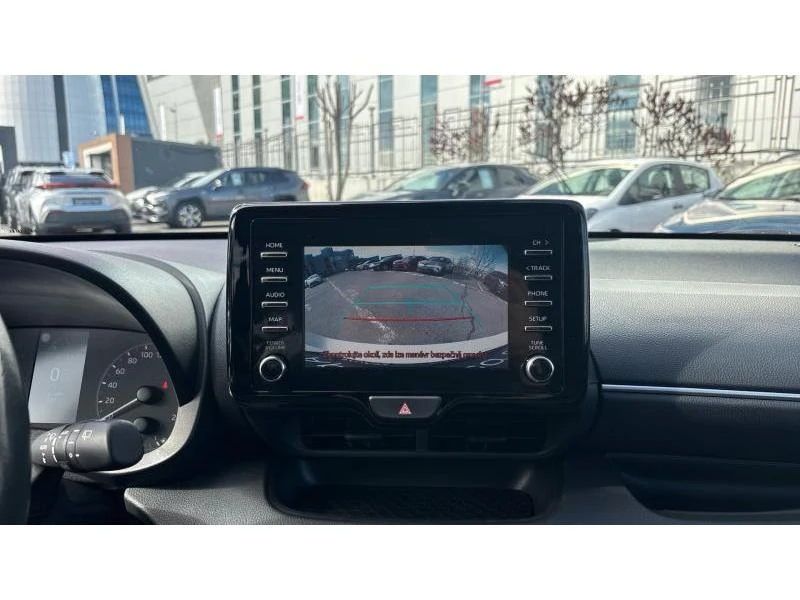 Toyota Yaris 1.5 HSD CVT FWD CHIC, снимка 15 - Автомобили и джипове - 53451220