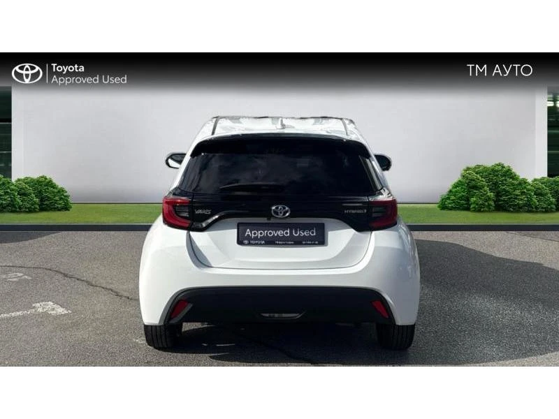 Toyota Yaris 1.5 HSD CVT FWD CHIC, снимка 4 - Автомобили и джипове - 53451220
