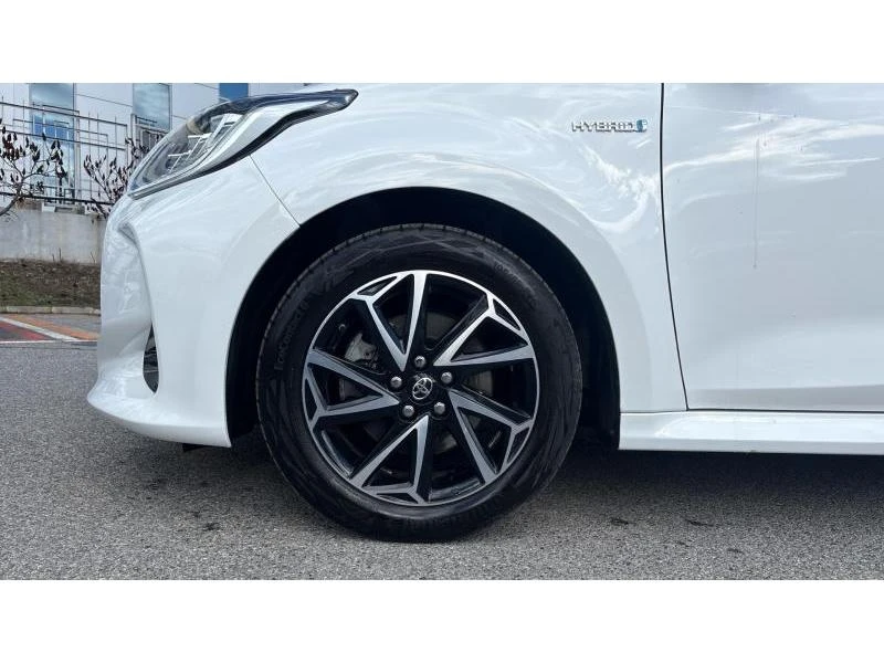 Toyota Yaris 1.5 HSD CVT FWD CHIC, снимка 16 - Автомобили и джипове - 53451220