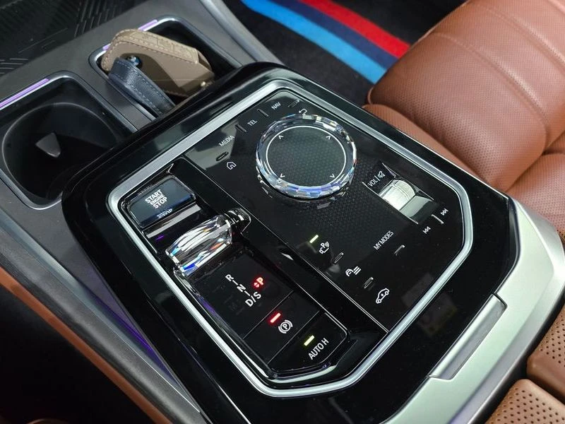 BMW 740 * PURE EXCELLENCE* THEATRE SCREEN* МАСАЖИ* FULL* , снимка 9 - Автомобили и джипове - 55536149