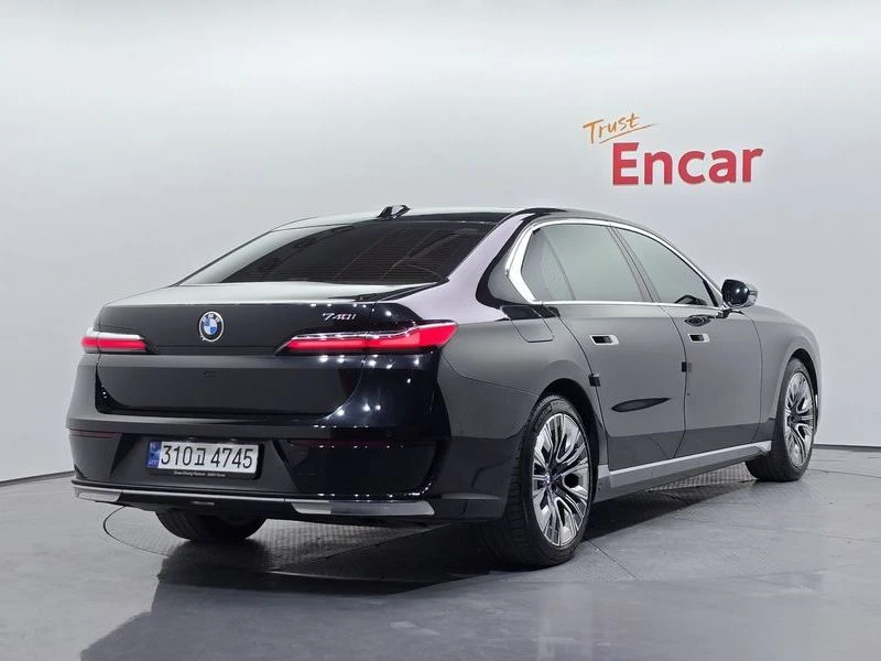 BMW 740 * PURE EXCELLENCE* THEATRE SCREEN* МАСАЖИ* FULL* , снимка 2 - Автомобили и джипове - 55536149