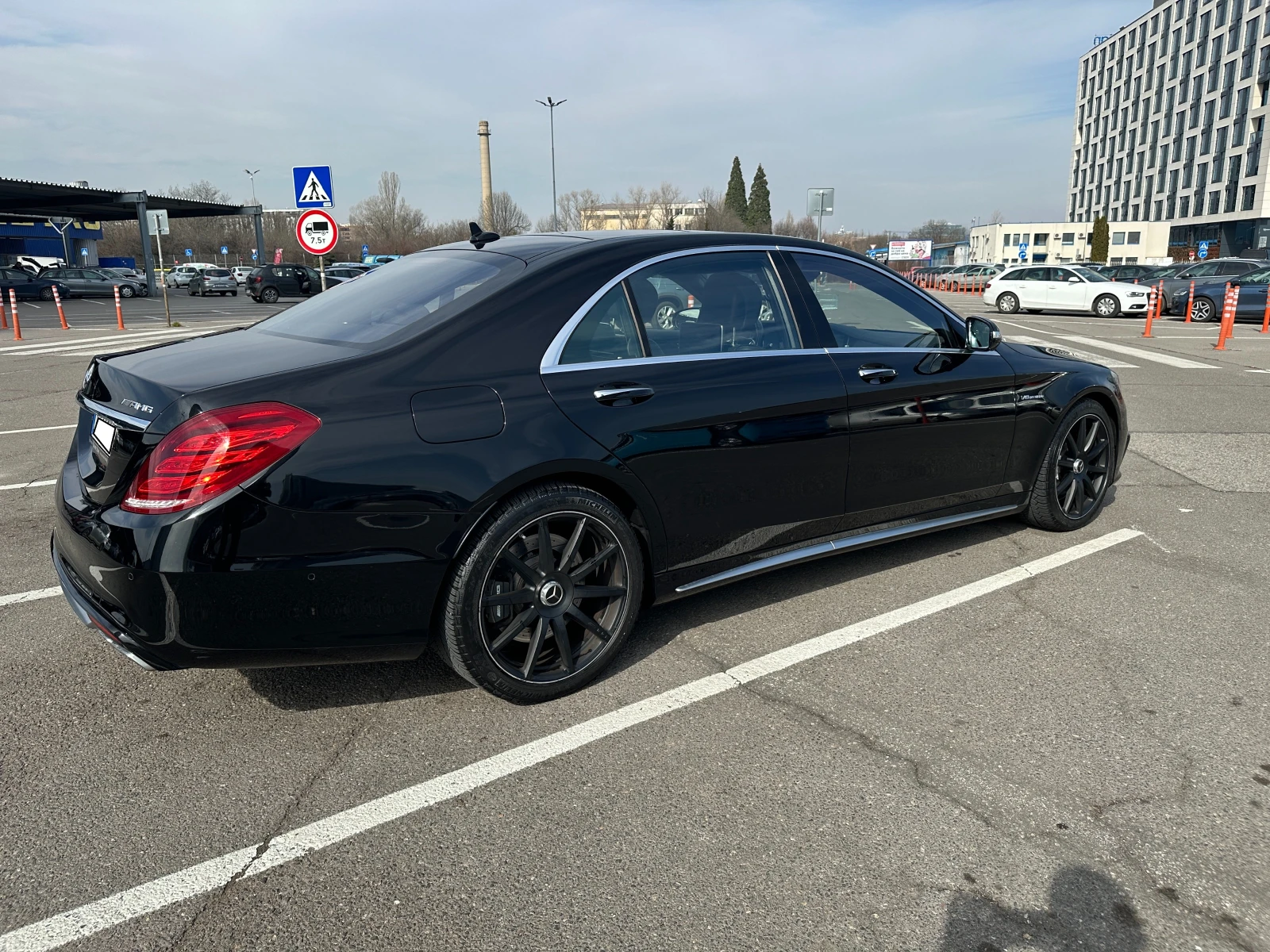 Mercedes-Benz S 63 AMG 4MATIC/LONG/PANORAMA/NIGHT VISION/TV/CARPLAY/FULL - изображение 10