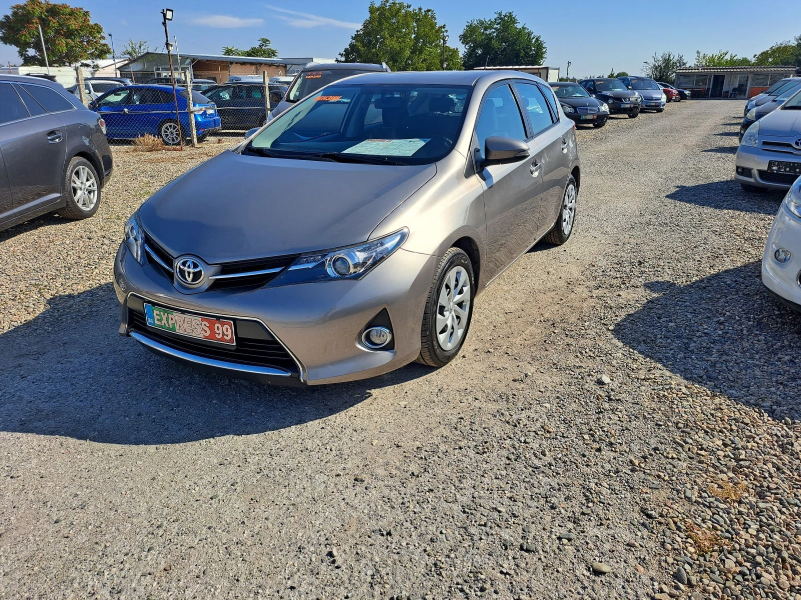 Toyota Auris 1.6i 132кс. - изображение 2