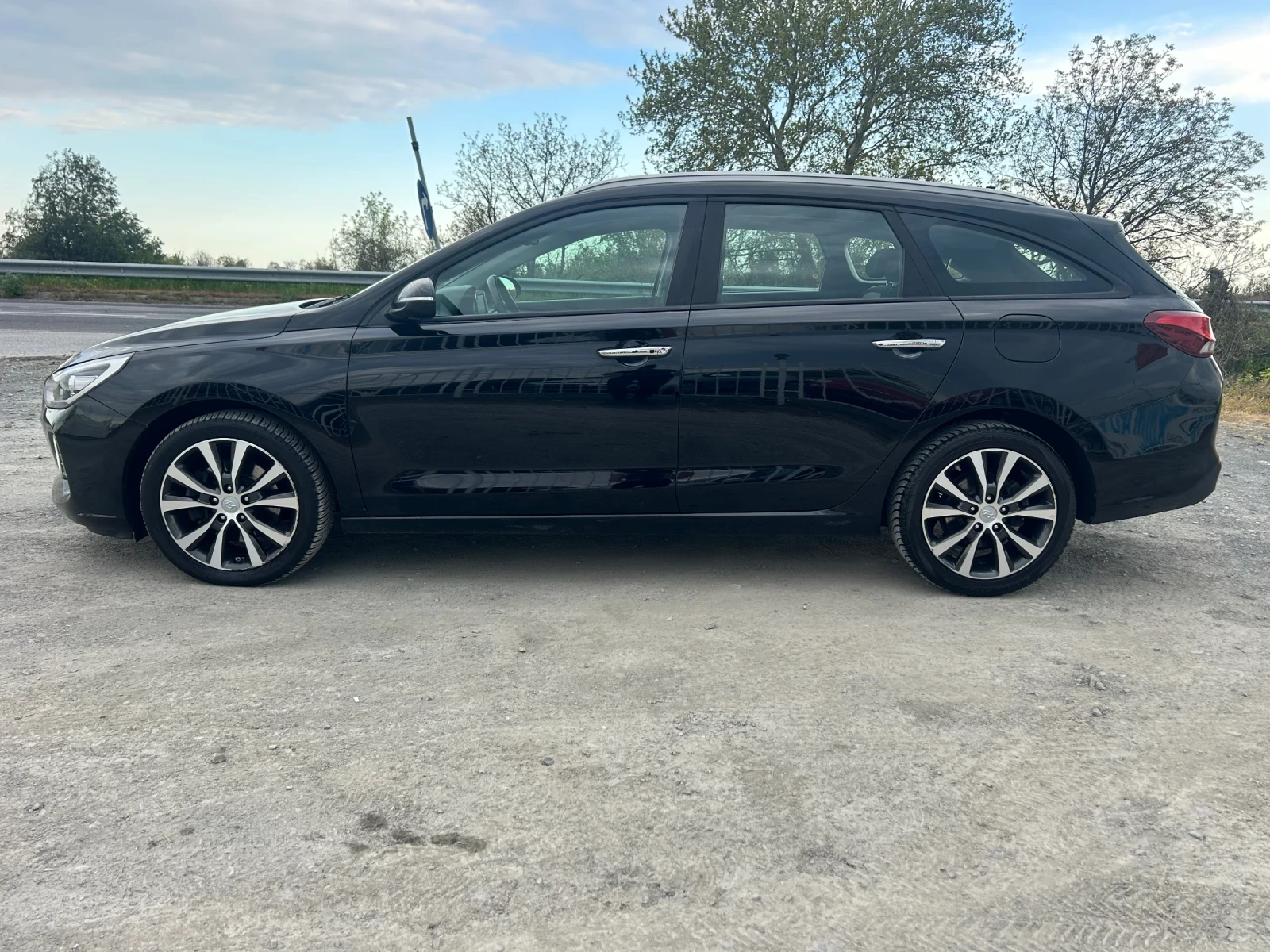 Hyundai I30 PREMIUM 1.4i - 140 кс / АВТОМАТИК / ЗАДНА КАМЕРА - изображение 8