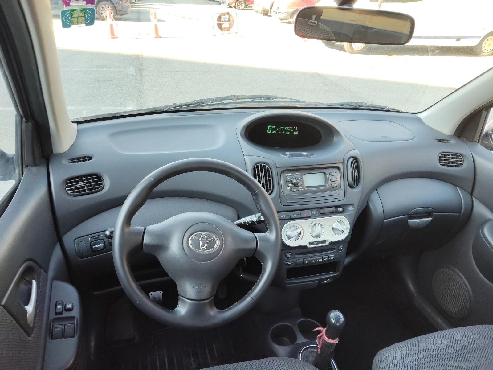 Toyota Yaris verso 1, 3i 86ps FACELIFT ITALY - изображение 6