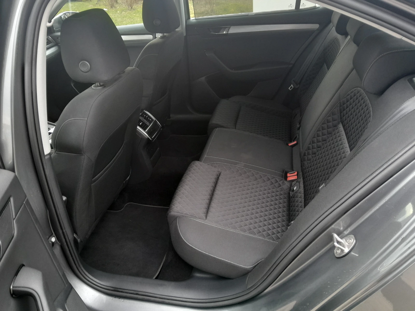 Skoda Superb 2.0 TDI/6МТ - изображение 7