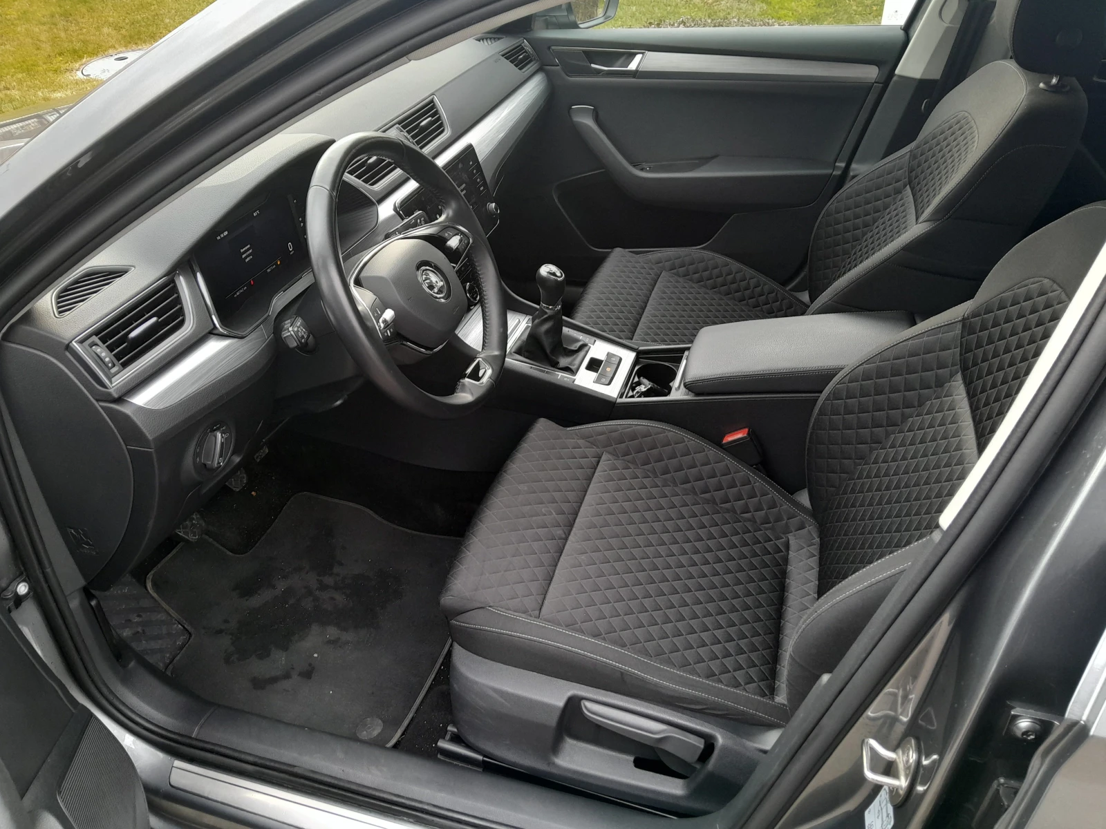 Skoda Superb 2.0 TDI/6МТ - изображение 6