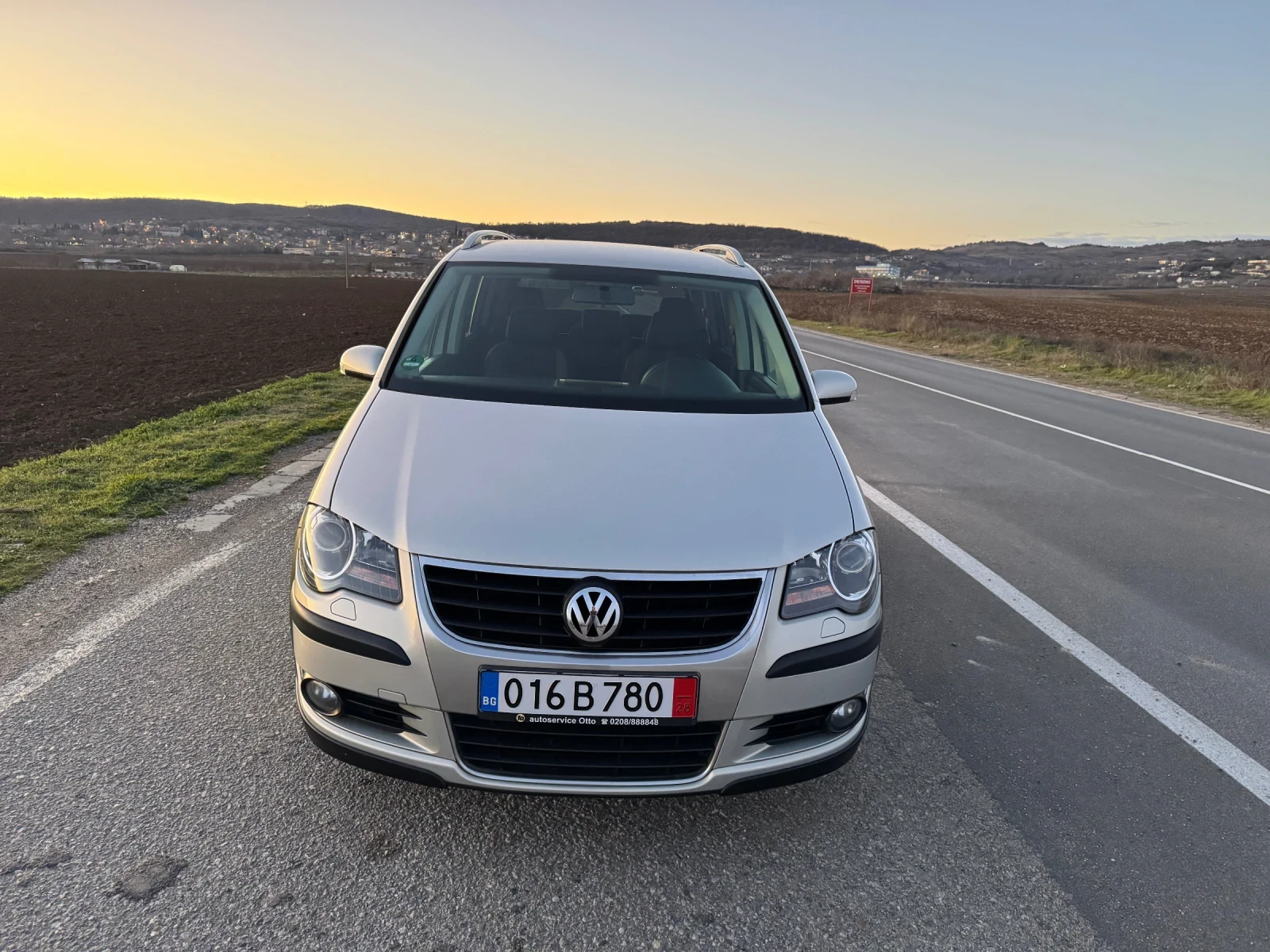 VW Touran Cross 7местен, снимка 2 - Автомобили и джипове - 53818519