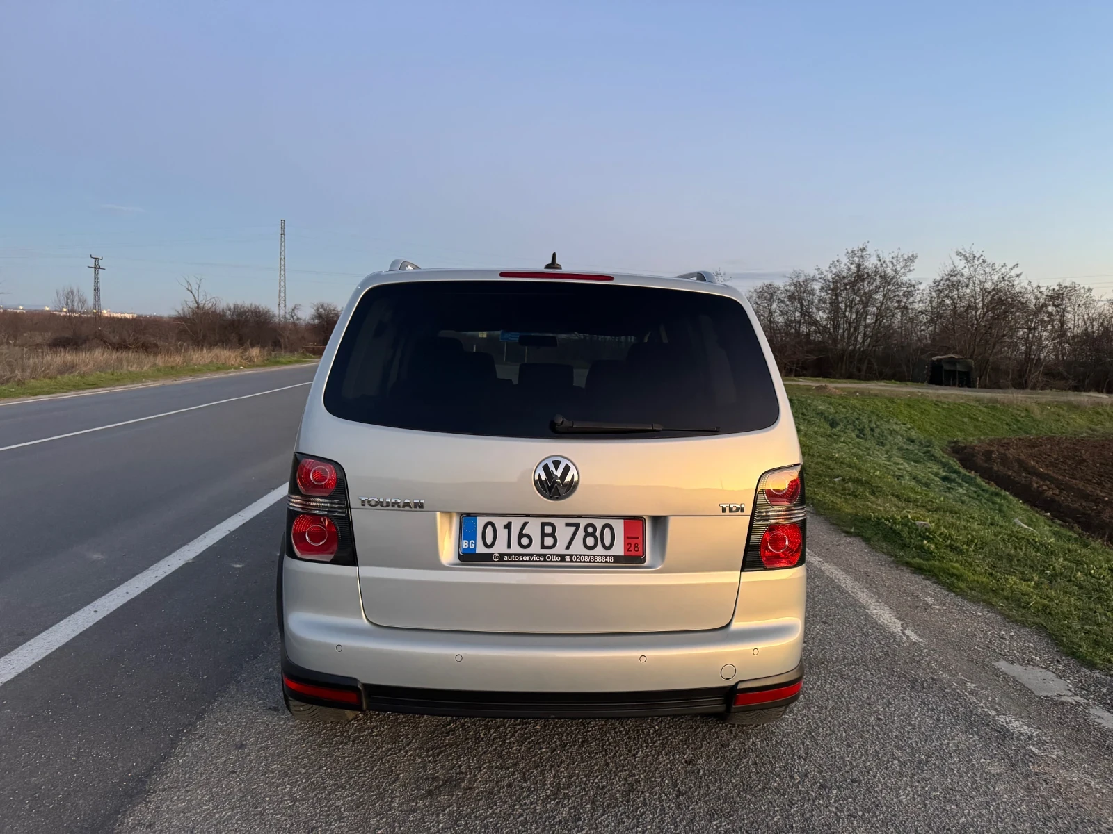 VW Touran Cross 7местен, снимка 6 - Автомобили и джипове - 53818519