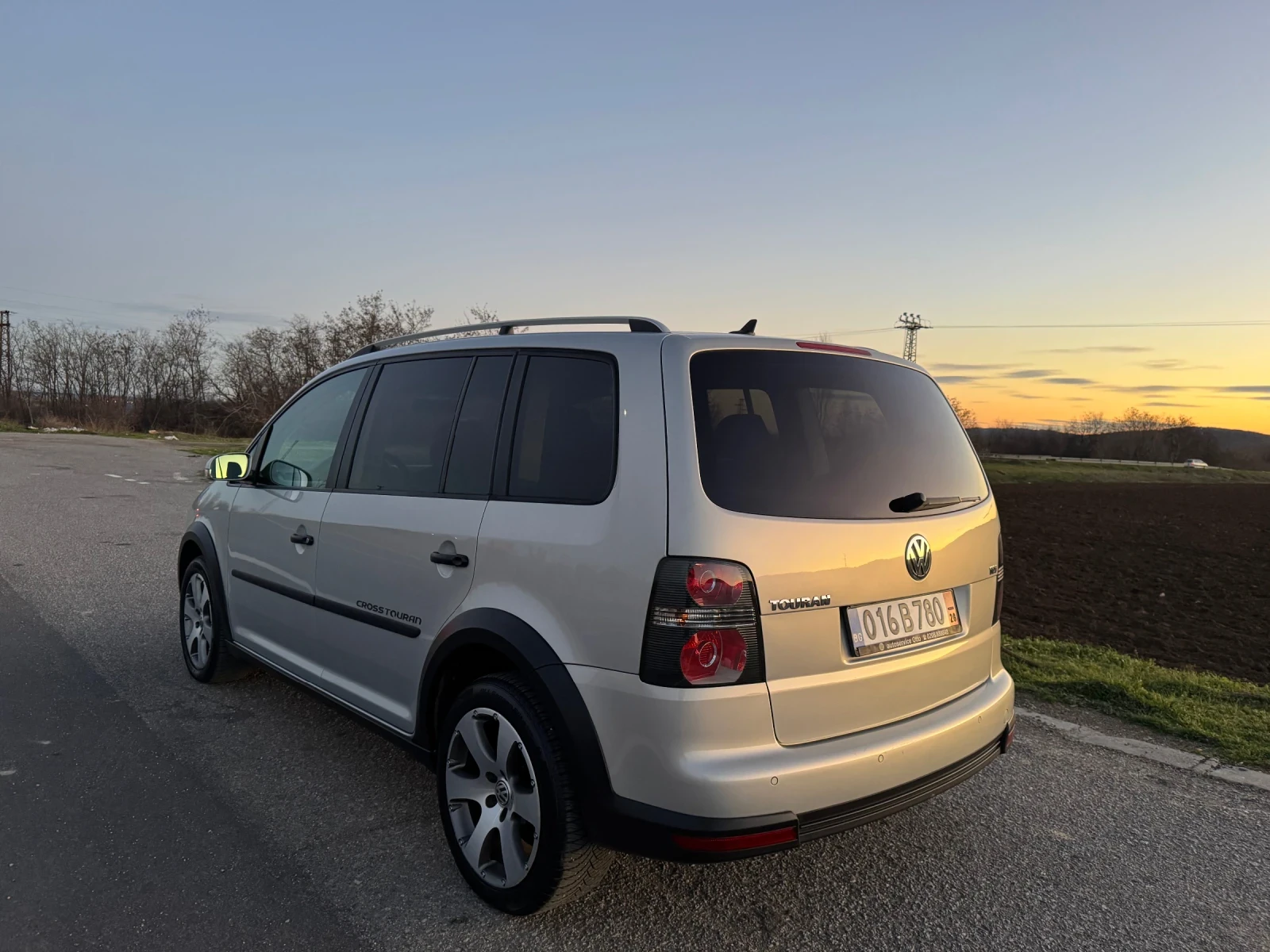 VW Touran Cross 7местен, снимка 5 - Автомобили и джипове - 53818519