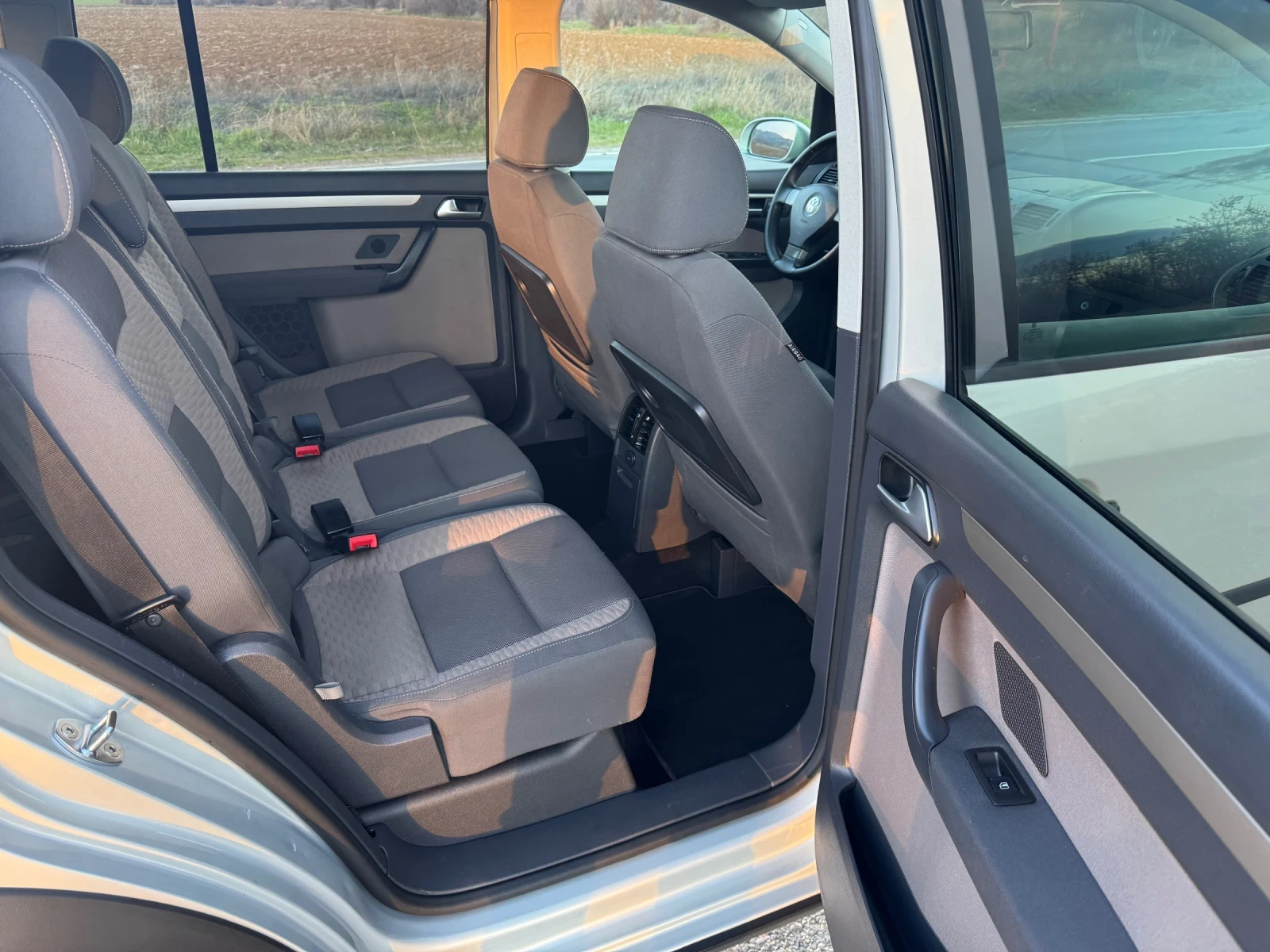 VW Touran Cross 7местен, снимка 12 - Автомобили и джипове - 53818519