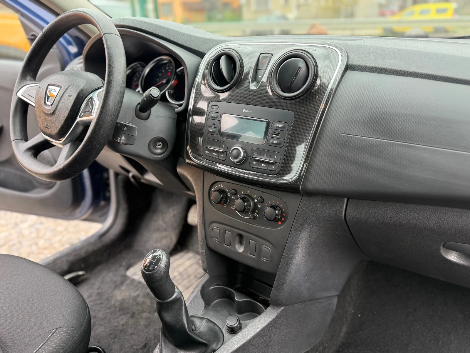 Dacia Sandero 1.0TCE, снимка 14 - Автомобили и джипове - 54058925
