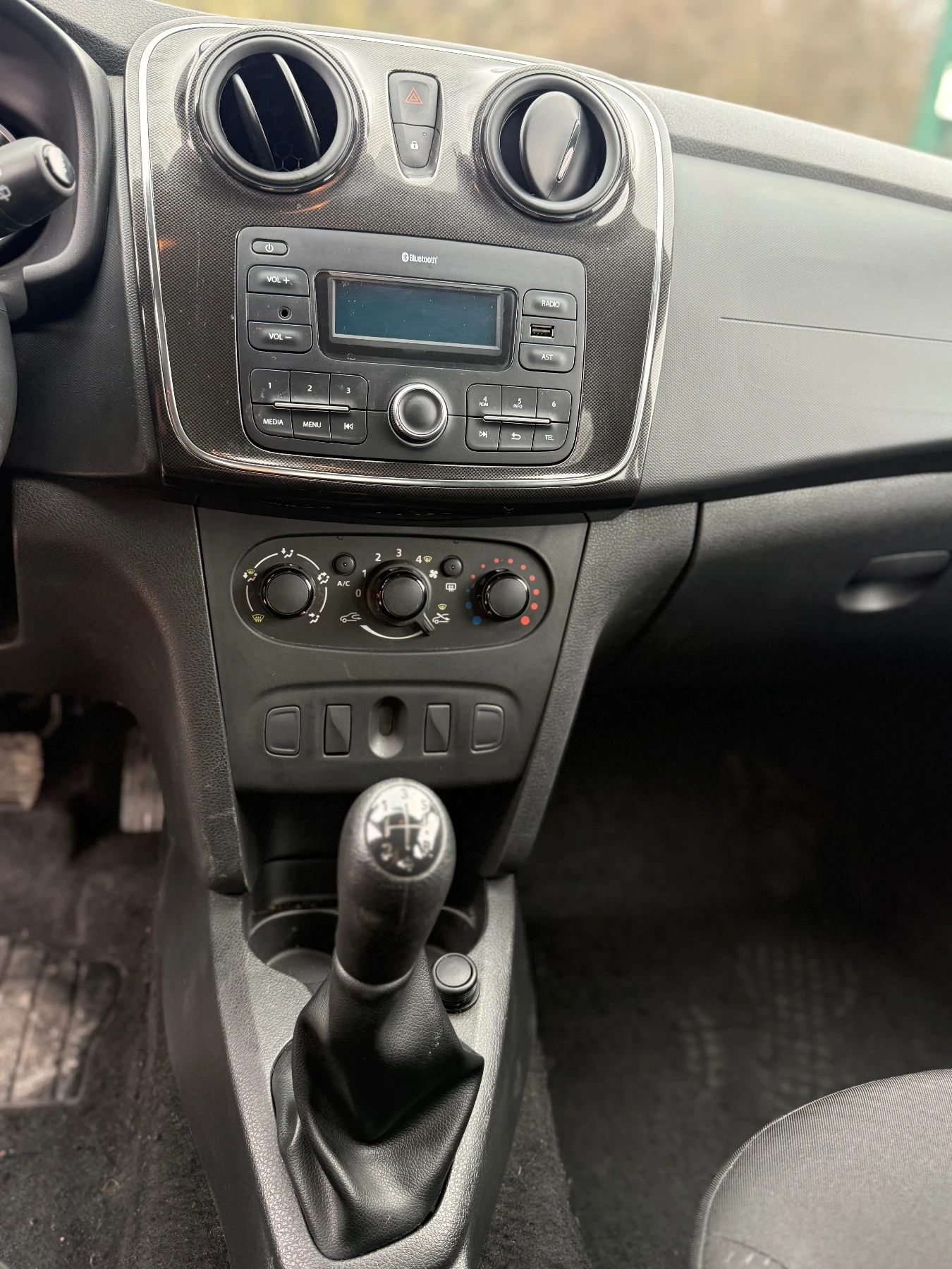 Dacia Sandero 1.0TCE, снимка 12 - Автомобили и джипове - 54058925