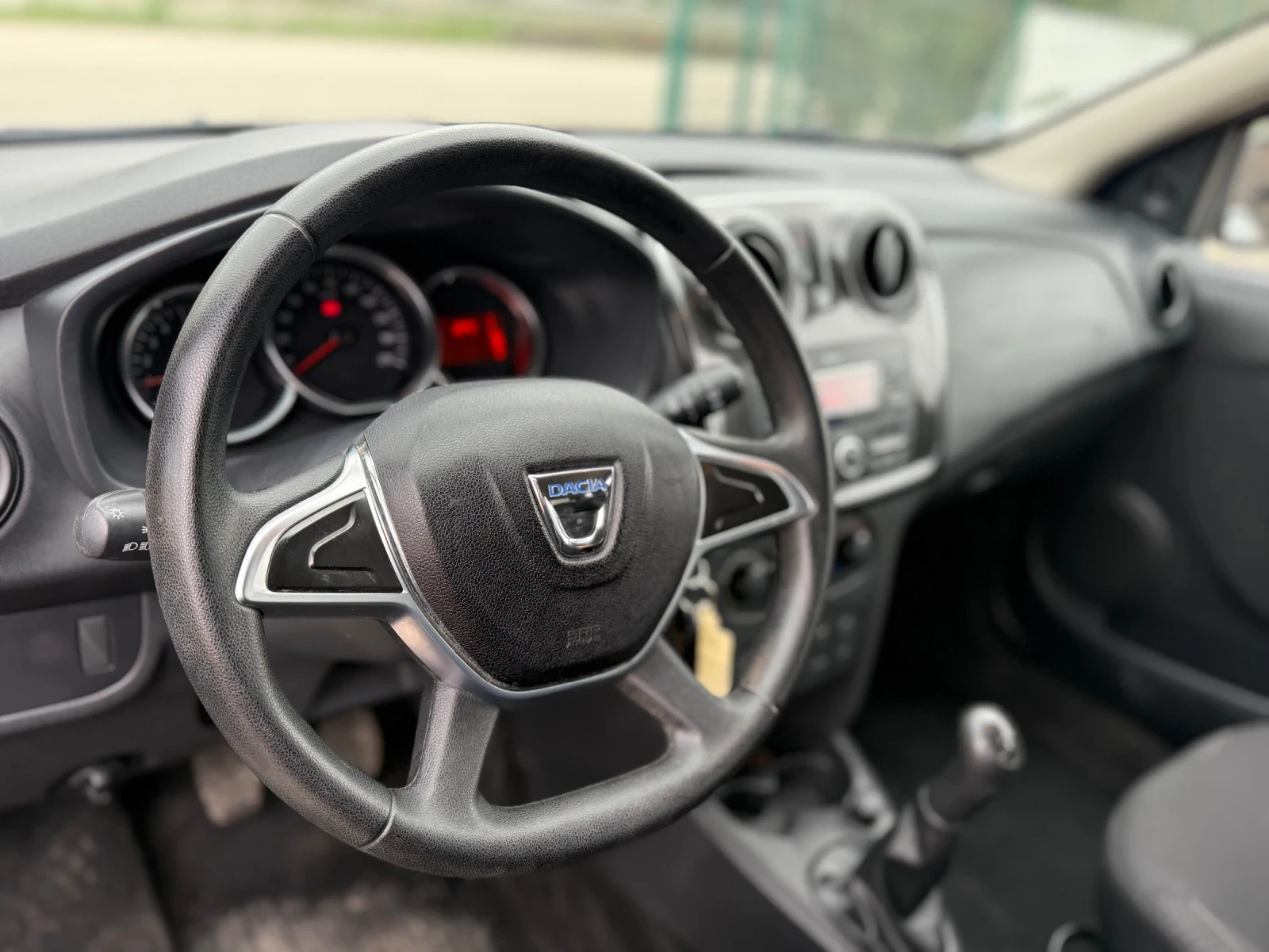 Dacia Sandero 1.0TCE, снимка 13 - Автомобили и джипове - 54058925