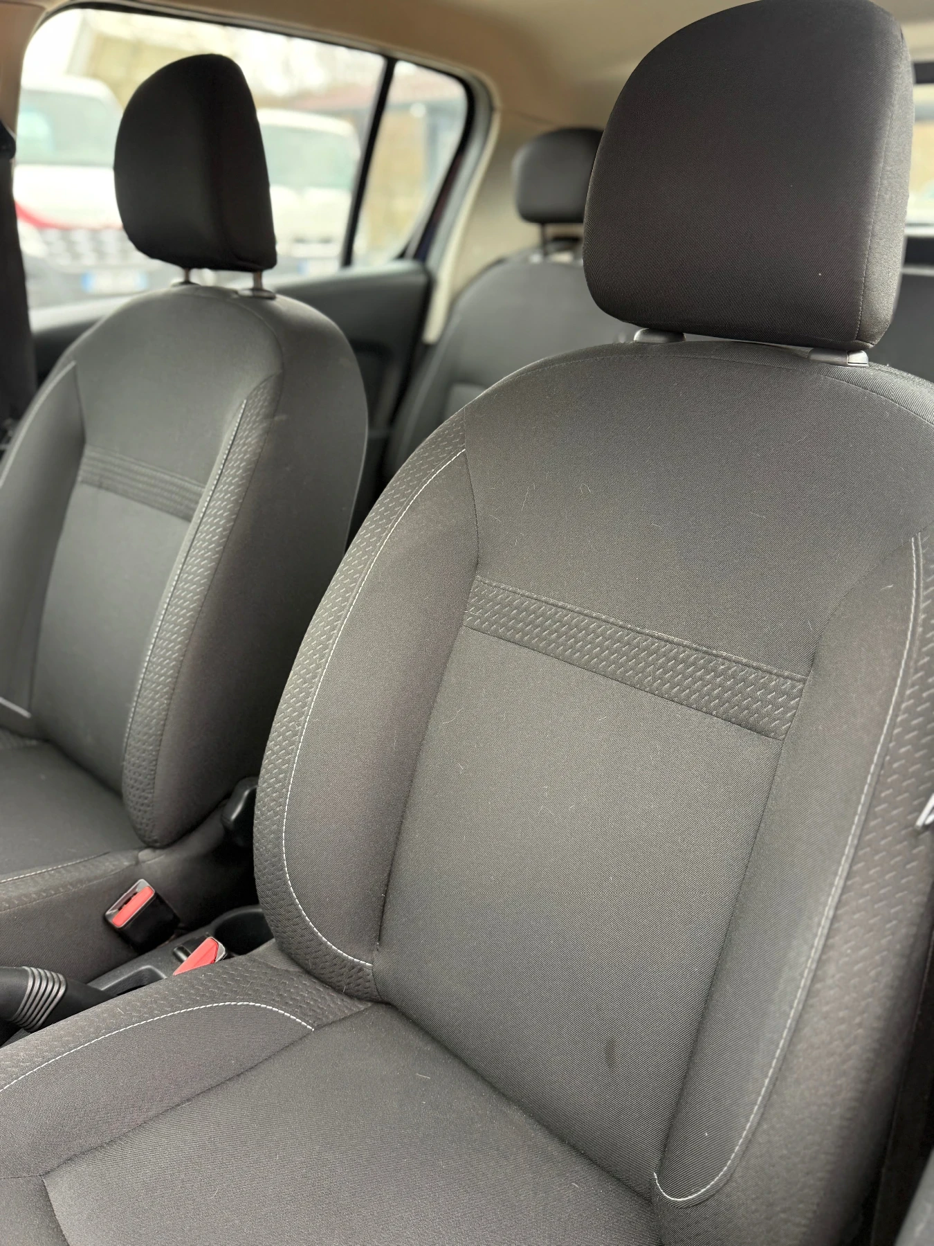 Dacia Sandero 1.0TCE, снимка 11 - Автомобили и джипове - 54058925