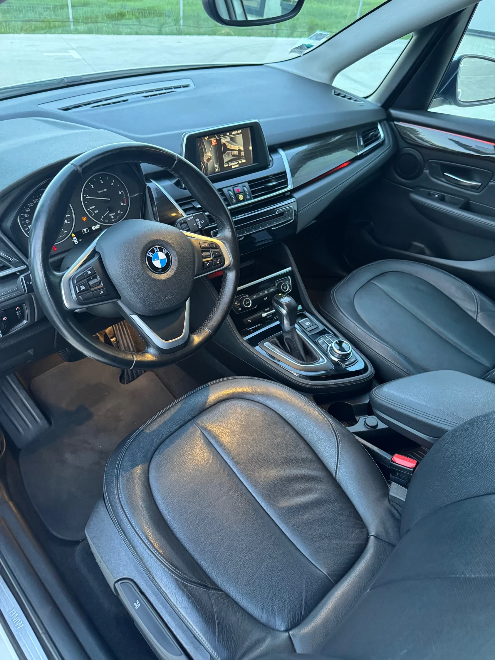 BMW 2 Active Tourer 218d, снимка 5 - Автомобили и джипове - 54348530