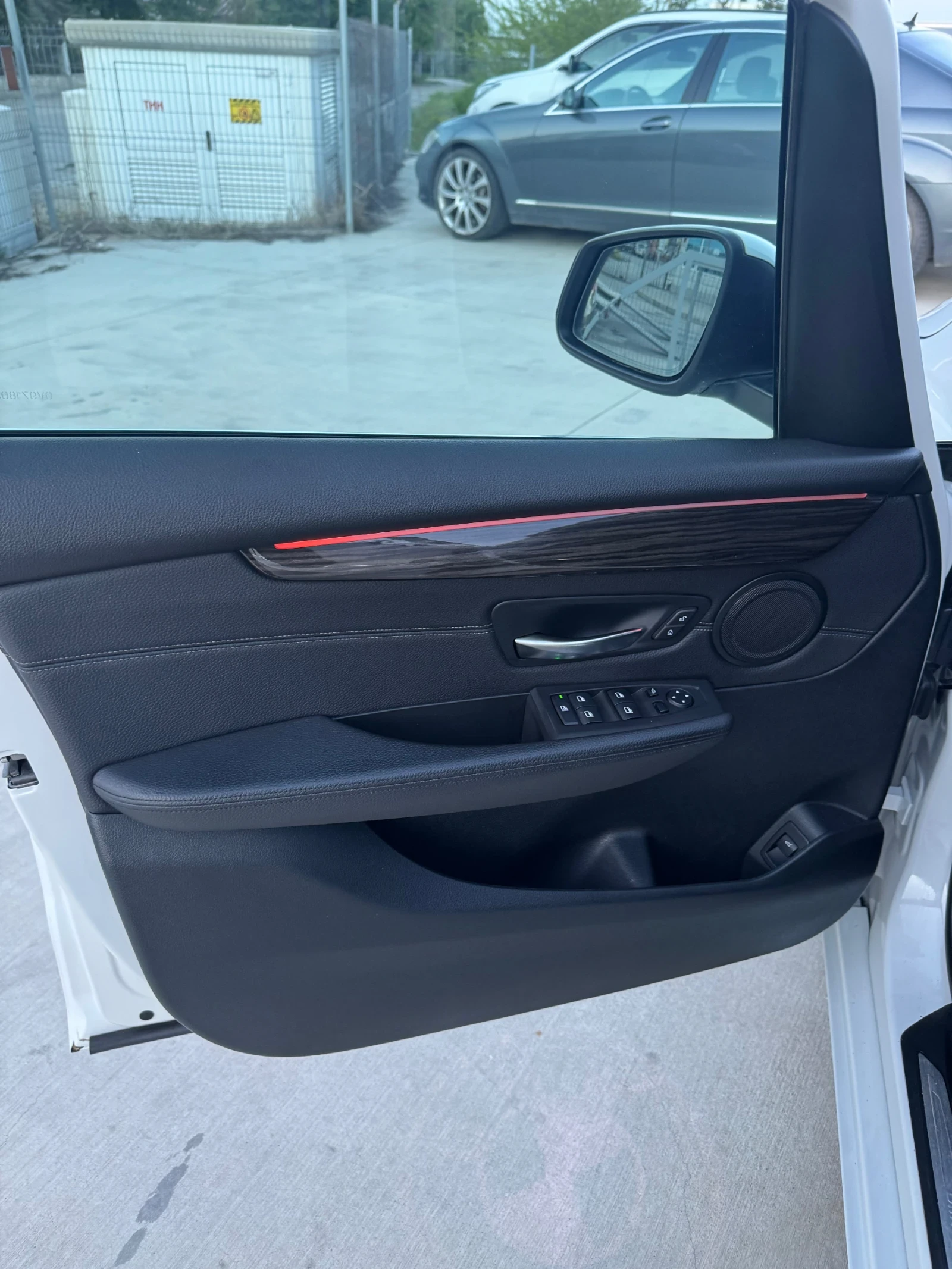 BMW 2 Active Tourer 218d, снимка 10 - Автомобили и джипове - 54348530