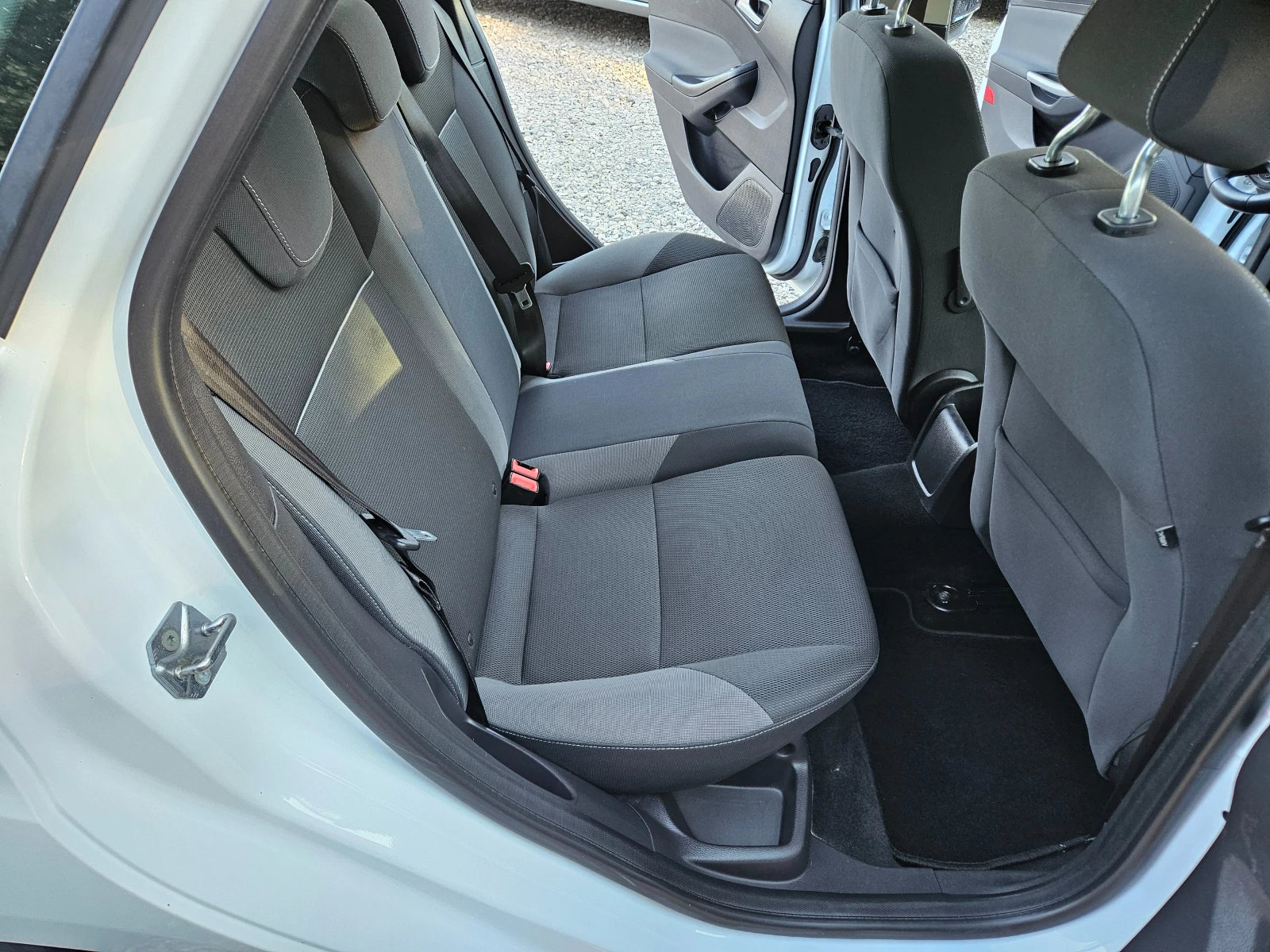 Ford Focus 1.6TDCI, снимка 11 - Автомобили и джипове - 55055711