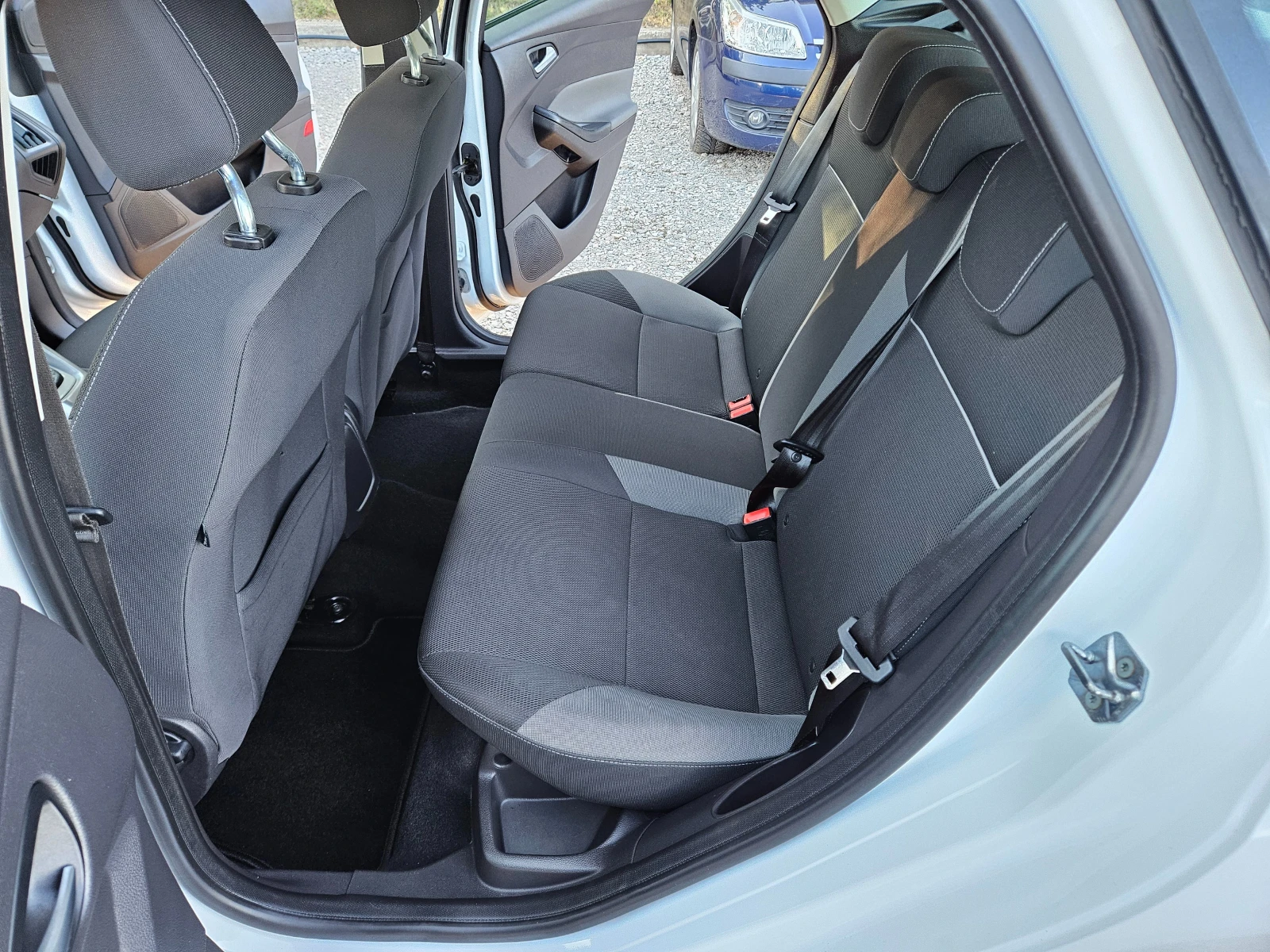 Ford Focus 1.6TDCI, снимка 10 - Автомобили и джипове - 55055711